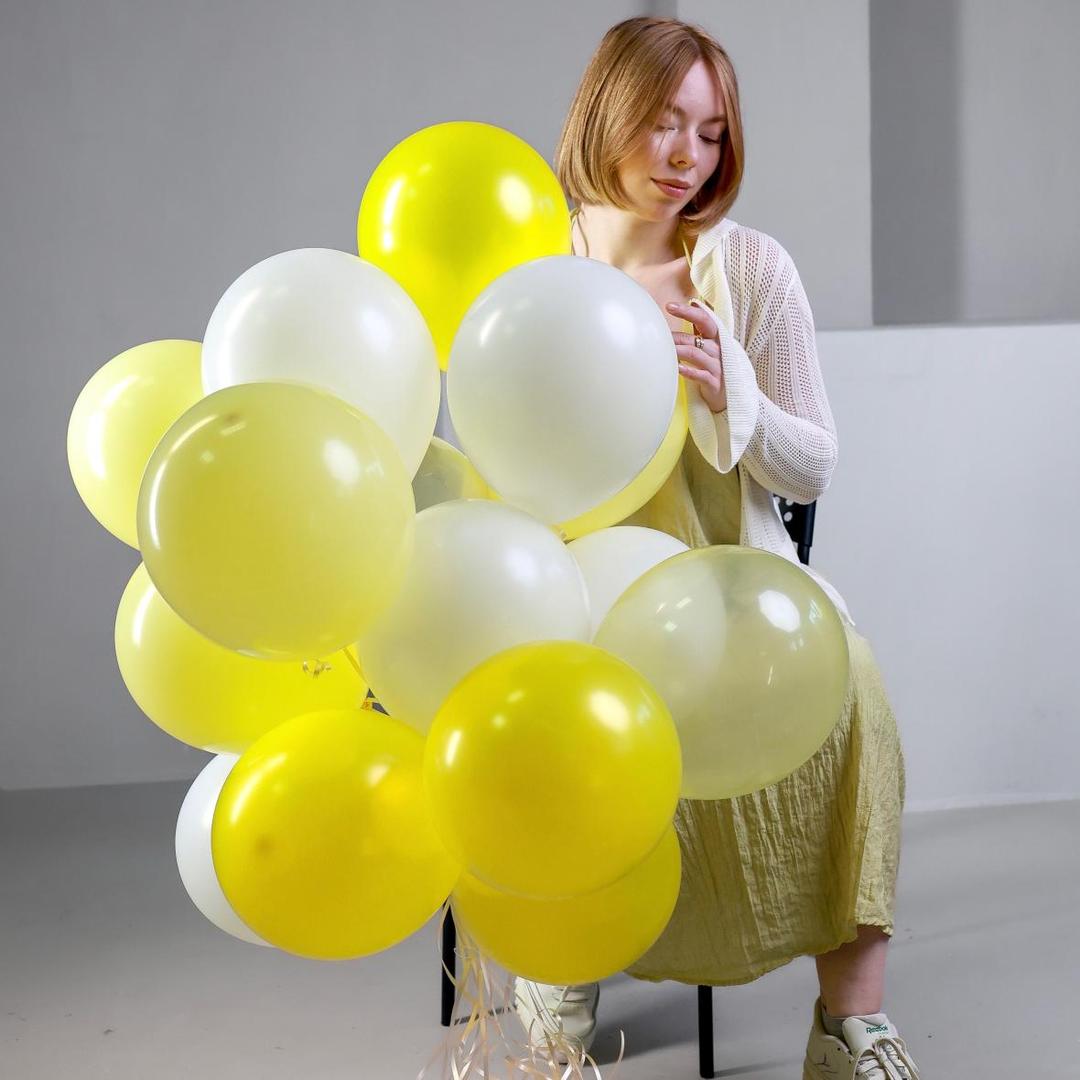 Сет из 15 бело-желтых шаров с гелием
