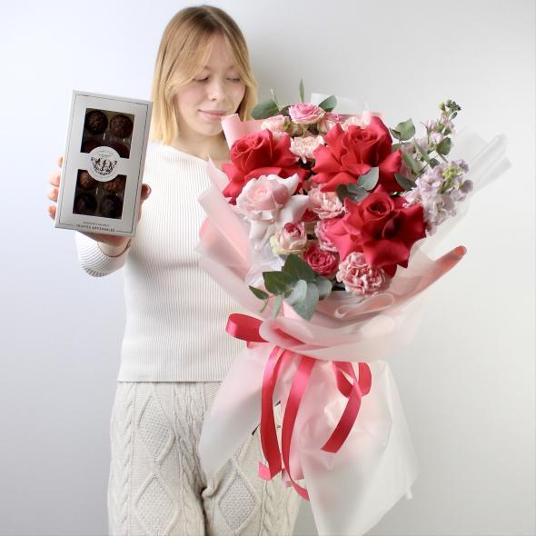 Букет Малиновая вода + трюфели Счастье