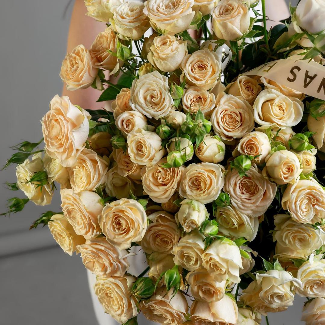 Роза кустовая пионовидная