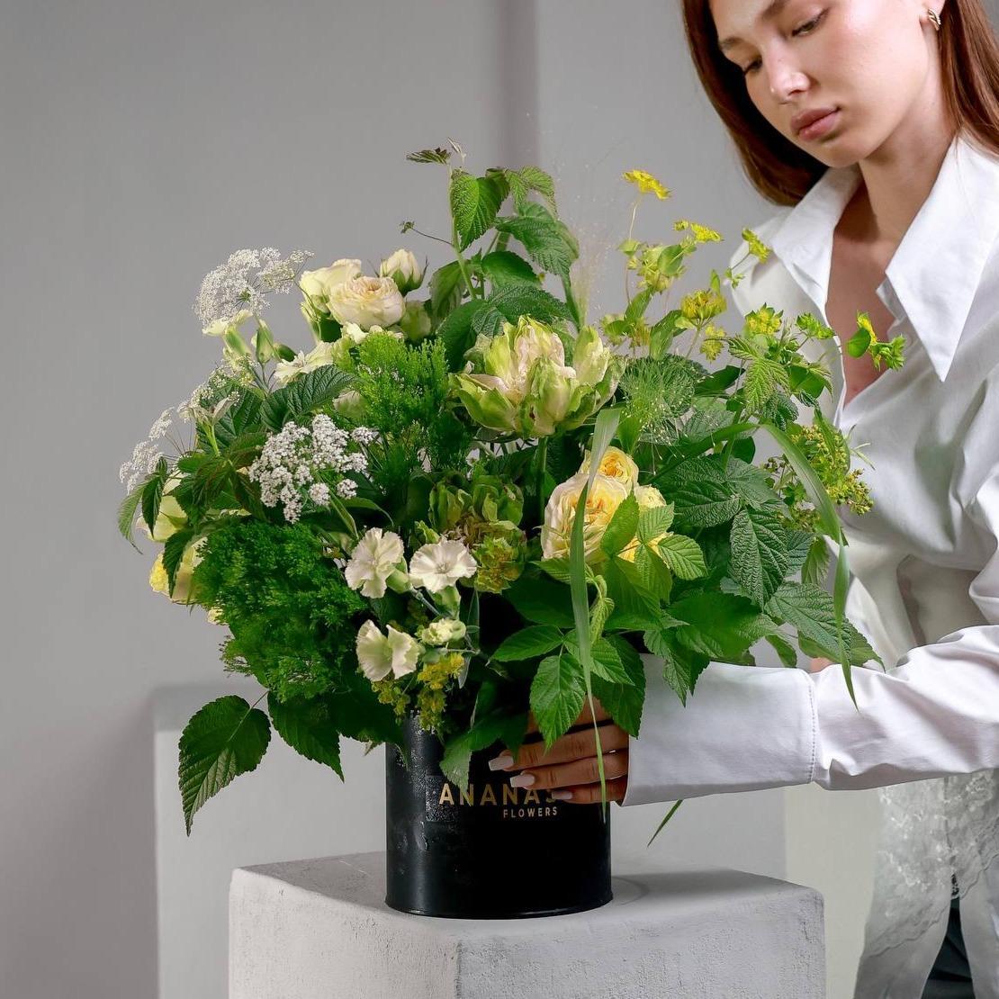 Композиция с летней малиной (в двух размерах)