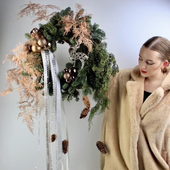 Венок с шишками Венок с шишками