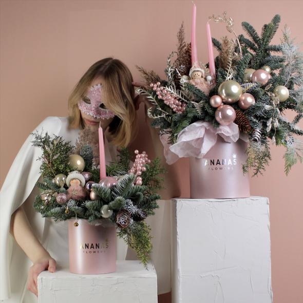 КОМПОЗИЦИЯ В КОРОБКЕ СО СВЕЧАМИ В РОЗОВОЙ ГАММЕ (в двух размерах) КОМПОЗИЦИЯ В КОРОБКЕ СО СВЕЧАМИ В РОЗОВОЙ ГАММЕ (в двух размерах)