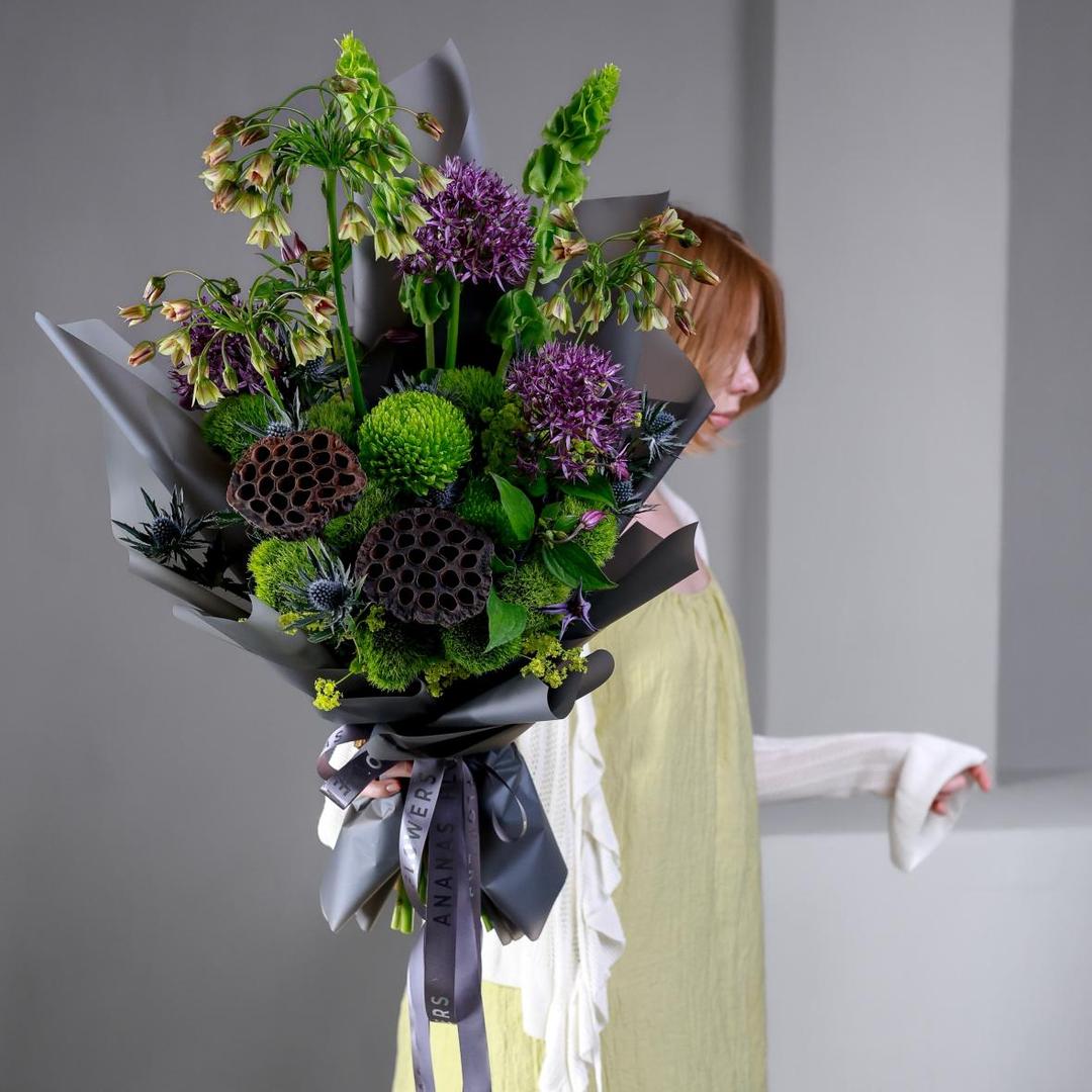 Авторский букет с фиолетовыми акцентами