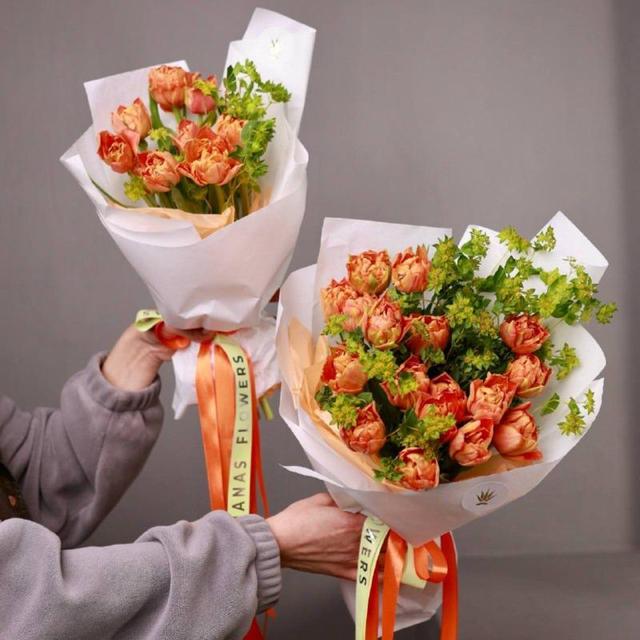 Букет с оранжевыми тюльпанами (в двух размерах)