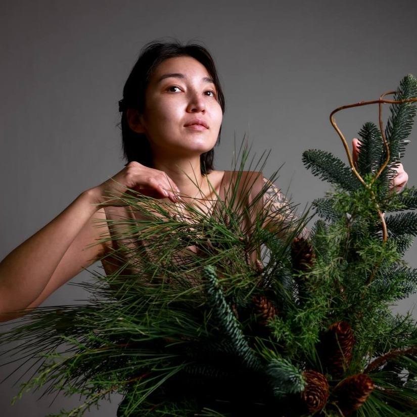 Букет из хвойных веток и нобилиса