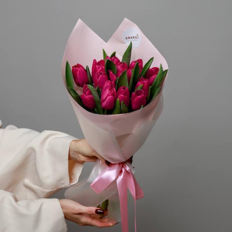 Букет из малиновых тюльпанов (в трех размерах)