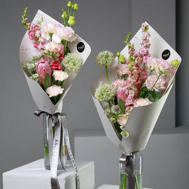 Авторский кулек с экзотичной протеей (в двух размерах) Авторский кулек с экзотичной протеей (в двух размерах)