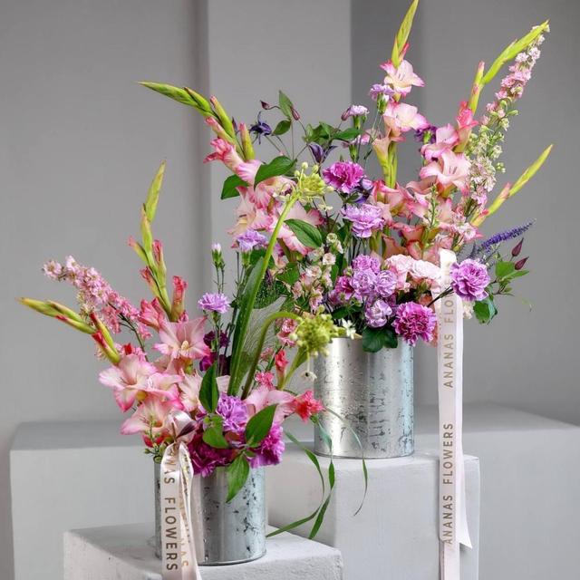 Авторская композиция с гладиолусом (в двух размерах) Авторская композиция с гладиолусом (в двух размерах)