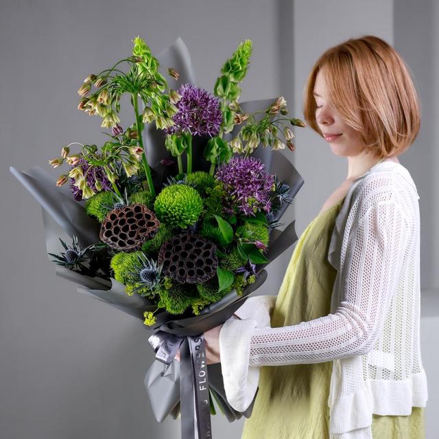 Авторский букет с фиолетовыми акцентами Авторский букет с фиолетовыми акцентами