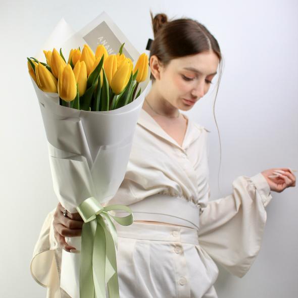 Букет из желтых тюльпанов