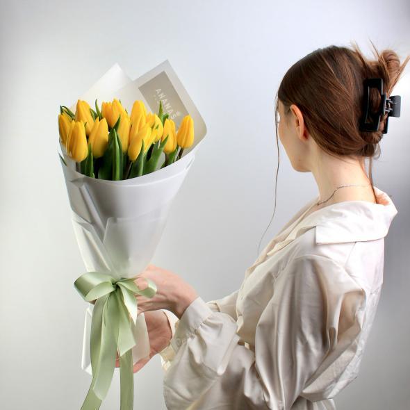 Букет из желтых тюльпанов