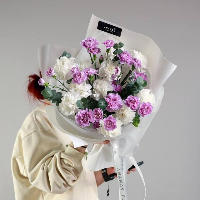 Монобукет с сортовыми диантусами Moon Aqua (в линейке в двух размерах) Монобукет с сортовыми диантусами Moon Aqua (в линейке в двух размерах)