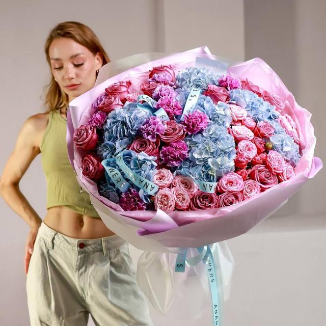 Авторский круглый букет Космос (в двух размерах) Авторский круглый букет Космос (в двух размерах)