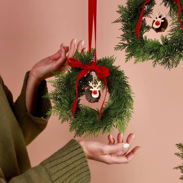 Рождественский венок из хвои (мини) Рождественский венок из хвои (мини)