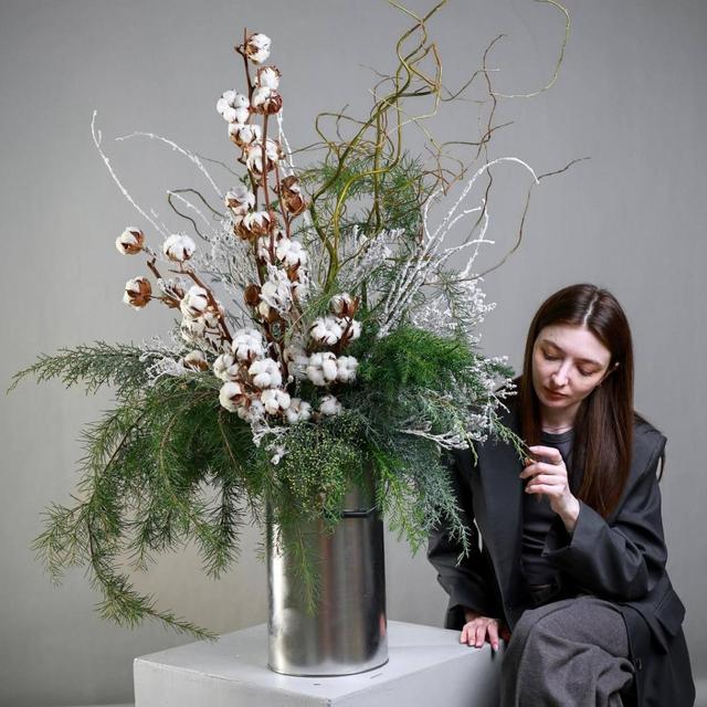 Новогодняя композиция с хвоей и хлопком Новогодняя композиция с хвоей и хлопком