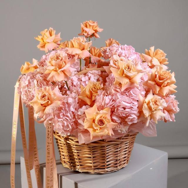 Композиция с сортовыми розами и нежной гортензией XL Композиция с сортовыми розами и нежной гортензией XL