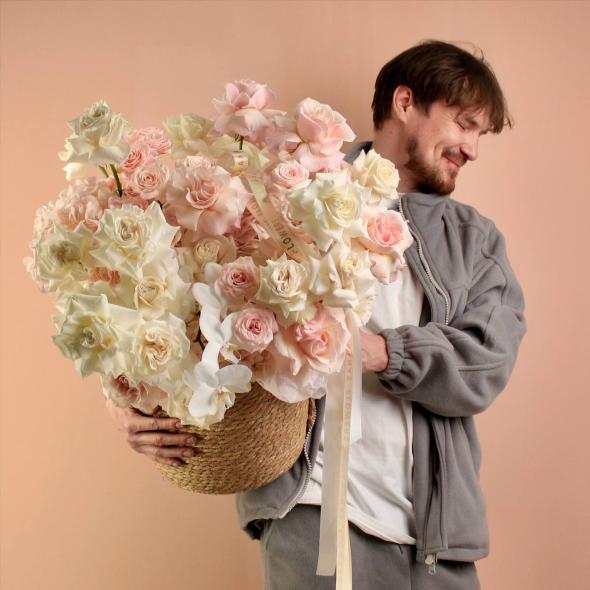 Композиция из нежных роз Композиция из нежных роз