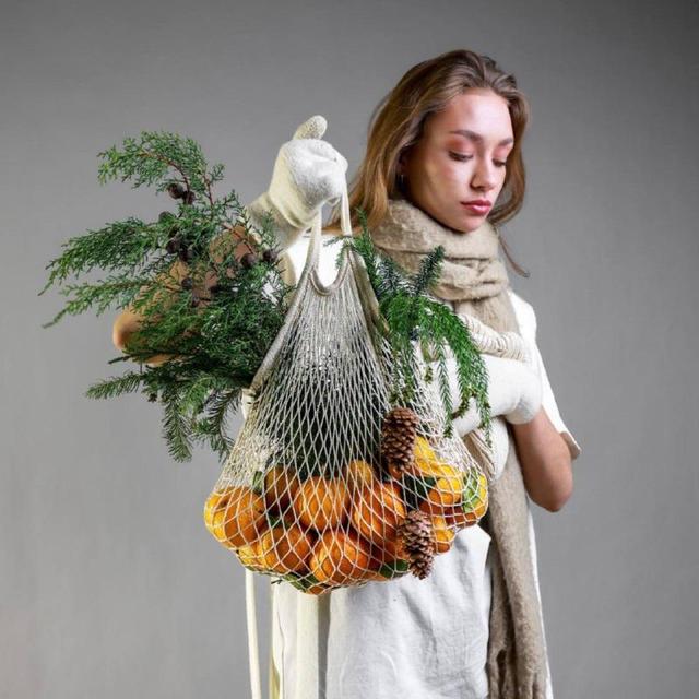 Авоська с мандаринами и ветками хвои Авоська с мандаринами и ветками хвои